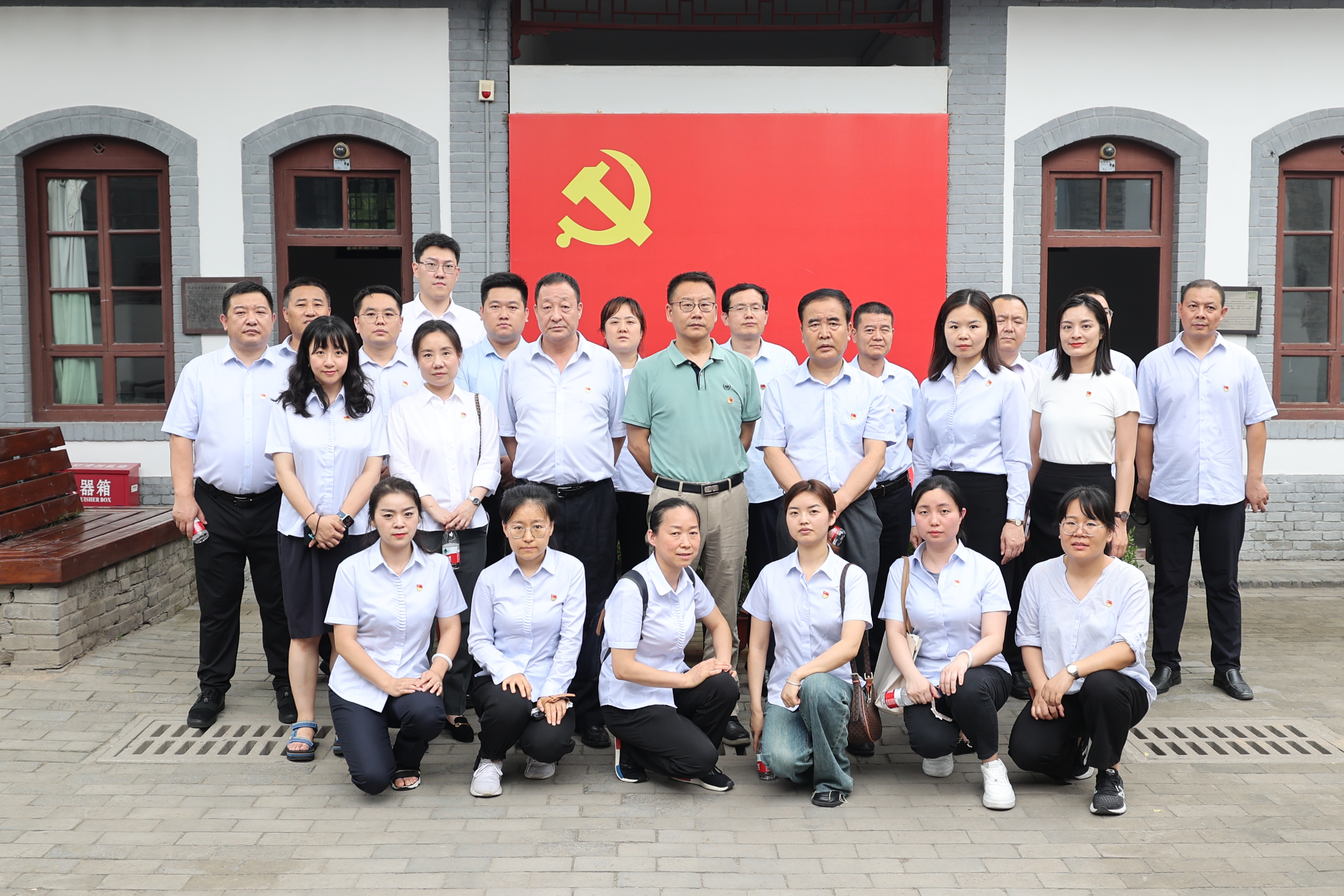 公司黨委組織開展“學(xué)黨章、悟思想、強(qiáng)黨性、  善作為”主題黨日活動(dòng)