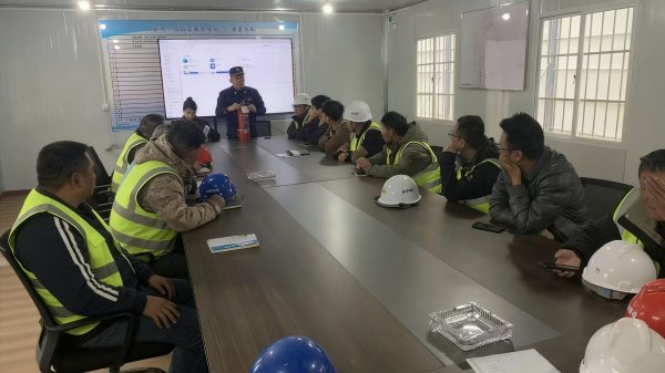 警企聯(lián)動(dòng)筑防線 消防演練保平安  ——金華?風(fēng)好正揚(yáng)帆項(xiàng)目部開展反詐宣傳與消防綜合培訓(xùn)、演練活動(dòng)